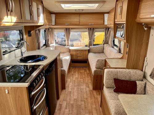 2012 Lunar Clubman ES 4 Berth Touring Caravan 03-10-2022 £12999 (7)