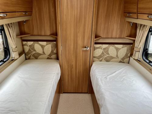 2012 Swift Conqueror 565 4 Berth Touring Caravan 07-05-2024 (7)