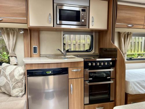 2012 Swift Conqueror 565 4 Berth Touring Caravan 07-05-2024 (8)