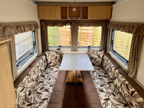 2013 Gobur Carousel 122T Slimline 2 Berth Folding Caravan 02-06-2025 (10)