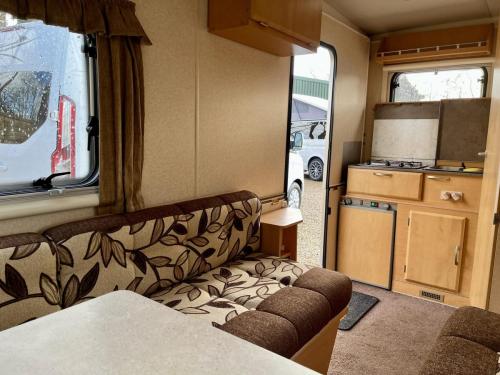 2013 Gobur Carousel 122T Slimline 2 Berth Folding Caravan 02-06-2025 (6)