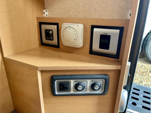 2013 Gobur Carousel 122T Slimline 2 Berth Folding Caravan 02-06-2025 (8)