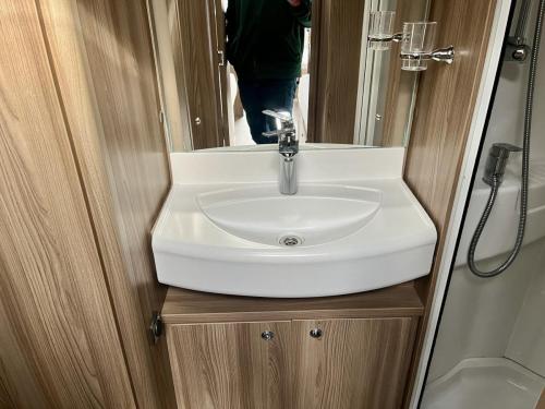 2016 Swift Conqueror 565 4 Berth Touring Caravan 04-03-2025 (13)