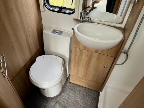 2018 Bailey GT70 Rimini 4 Berth Touring Caravan 24-02-2025 (10)