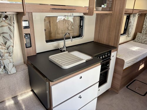 2018 Bailey Unicorn Cadiz 4 Berth Touring Caravan (10)