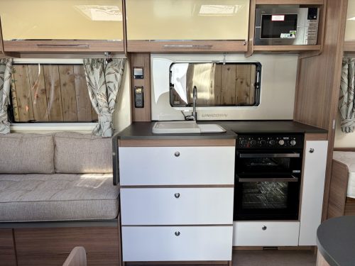 2018 Bailey Unicorn Cadiz 4 Berth Touring Caravan (5)