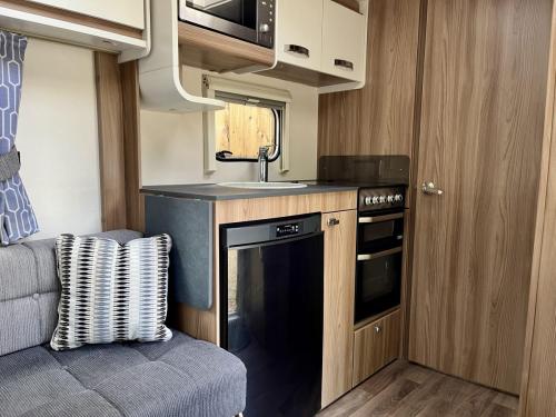 2019 Swift Sprite Major 4 EB 4 Berth Touring Caravan 02-09-2025 (7)