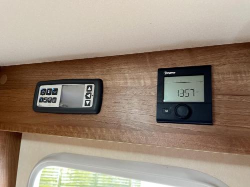 Auto-Sleepers Broadway 2 Berth Low Profile Motorhome hx64-bxk-04-03-2026 (1)