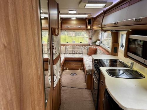 Auto-Sleepers Broadway 2 Berth Low Profile Motorhome hx64-bxk-04-03-2026 (15)