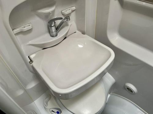 Auto-Sleepers Dorset ES 2 Berth Coachbuilt Campervan hx60 exm 23-04-2026 (17)