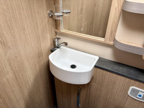 Auto-Trail Delaware 4 Berth Low Profile Motorhome 16-09-2026-mf20-fgm (10)