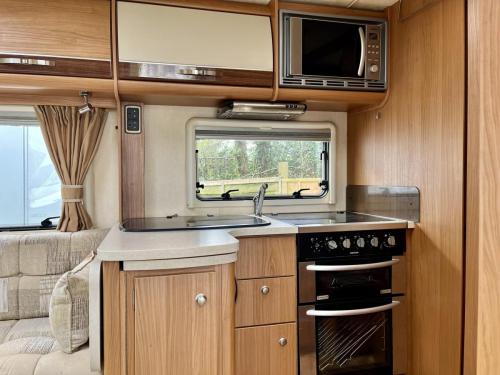 Autocruise Augusta 4 Berth Low Profile Motorhome nx59-dzn-04-03-2026 (10)