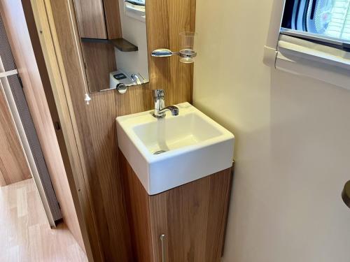 Bailey Approach 740 4 Berth Low Profile Motorhome yn62-ehb-04-03-2026 (12)