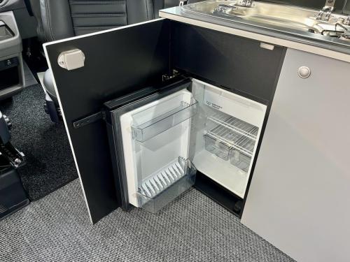 Bespoke Leisure Explore Volkswagen Transporter Pop Top Campervan 03-01-2026-b065745 (7)