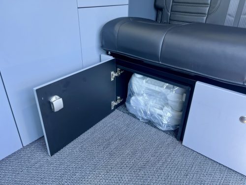 Bespoke Leisure Explore Volkswagen Transporter Pop Top Campervan b007585 24-06-2026 (9)