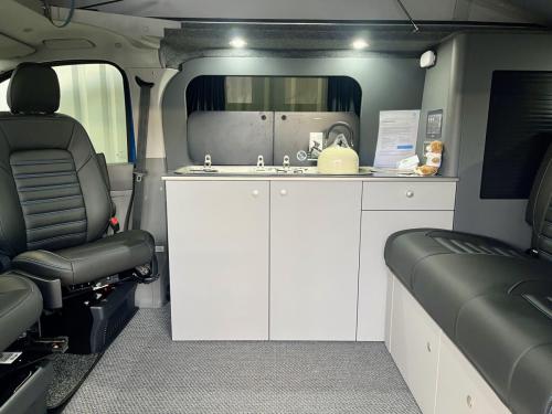 Bespoke Leisure Explore Volkswagen Transporter Pop Top Campervan b050252-28-11-2025 (2)