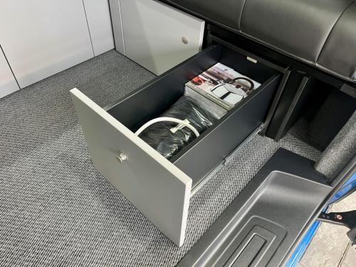 Bespoke Leisure Explore Volkswagen Transporter Pop Top Campervan b050252-28-11-2025 (7)