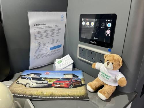 Bespoke Leisure Explore Volkswagen Transporter Pop Top Campervan b050252-28-11-2025 (9)