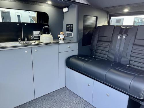 Bespoke Leisure Explore Volkswagen Transporter Pop Top Campervan b059106 03-01-2026 (14)