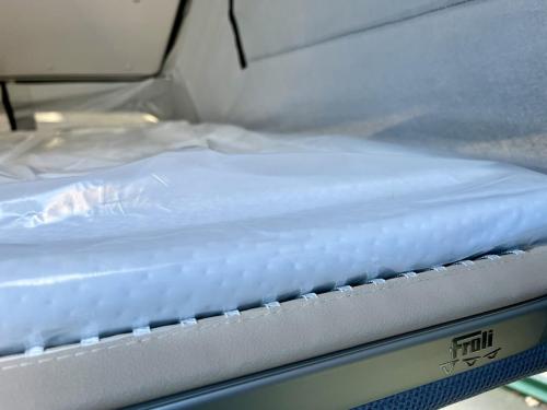 Bespoke Leisure Explore Volkswagen Transporter Pop Top Campervan b059106 03-01-2026 (5)