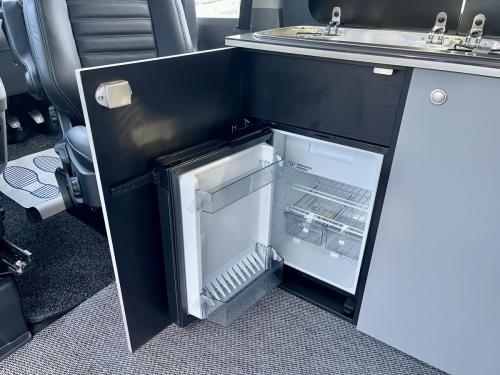 Bespoke Leisure Explore Volkswagen Transporter Pop Top Campervan b059106 03-01-2026 (8)