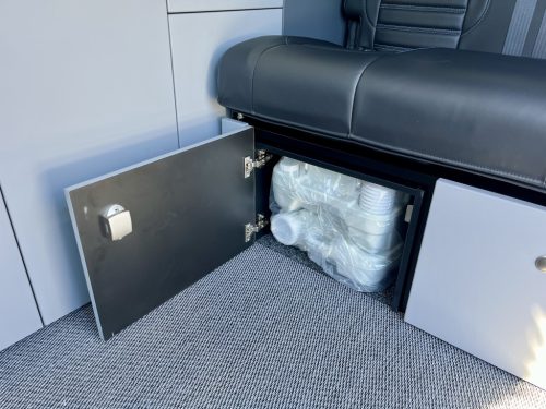 Bespoke Leisure Explore Volkswagen Transporter Pop Top Campervan b068737 24-06-2026 (16)