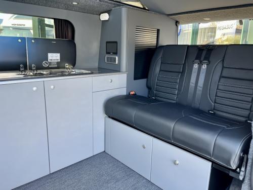 Bespoke Leisure Explore Volkswagen Transporter Pop Top Campervan b072045 23-04-2026 (8)