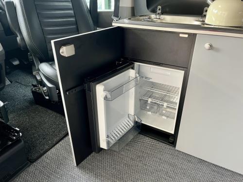 Bespoke Leisure Explore Volkswagen Transporter Pop Top Campervan b072445-10-05-2026 (12)