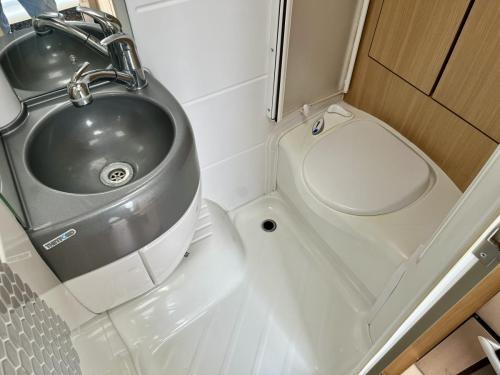 Bessacarr E435 5 Berth Coachbuilt Motorhome dx10-gty-20-02-2026 (12)