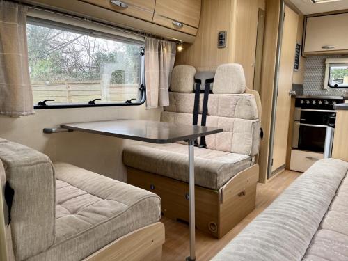 Bessacarr E435 5 Berth Coachbuilt Motorhome dx10-gty-20-02-2026 (7)