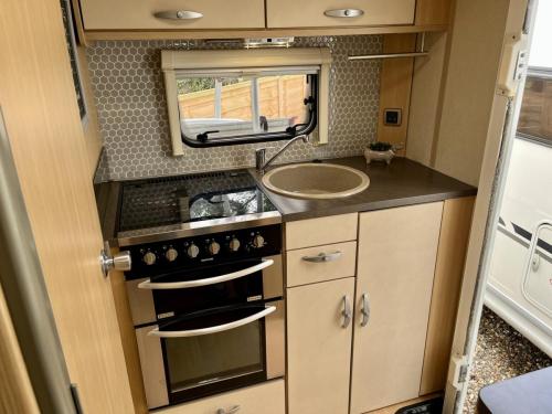 Bessacarr E435 5 Berth Coachbuilt Motorhome dx10-gty-20-02-2026 (8)