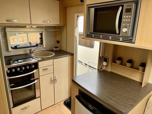 Bessacarr E435 5 Berth Coachbuilt Motorhome dx10-gty-20-02-2026 (9)