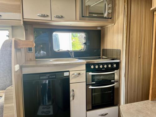 Bessacarr E444 4 Berth Low profile Motorhome HX14 DWL - 05-09-2024 (7)