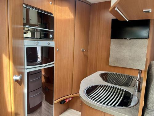 Chausson Suite Maxi 3 Berth Low Profile Motorhome rjz-6749 03-09-2025 (5)