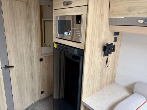 Elddis Supreme 175 2 Berth Low Profile Motorhome 10-09-2026-pk17-oyh (12)