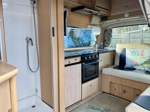Mandale Compact 2 Berth Hi Top Coachbuilt Campervan YC09 NXA (11)