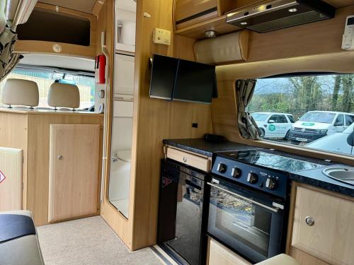 Mandale Compact 2 Berth Hi Top Coachbuilt Campervan c09-nxa-18-11-2025 (10)
