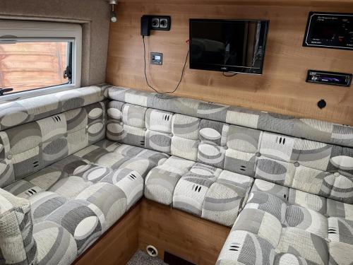 Renault Master 2 Berth Campervan hn55-ewl-08-10-2025 (12)