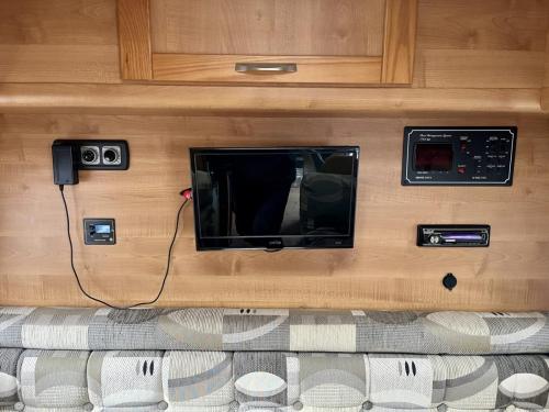 Renault Master 2 Berth Campervan hn55-ewl-08-10-2025 (13)