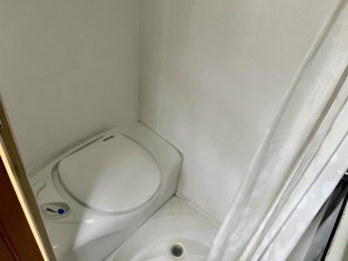 Renault Master 2 Berth Campervan hn55-ewl-08-10-2025 (8)