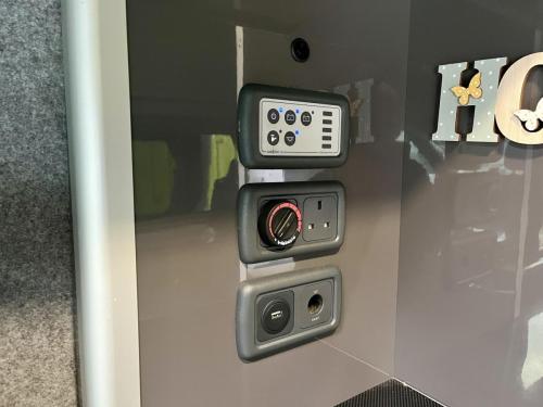 Renault Traffic 2 Berth High-Top Campervan nx16-veh-08-01-2026 (5)