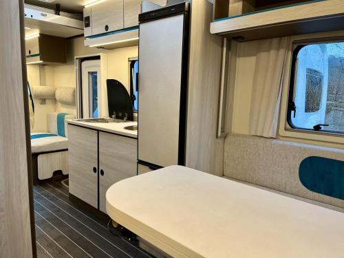 Rimor Kilig 77 Plus 5 Berth Low Profile Motorhome r25804-03-09-2025 (11)