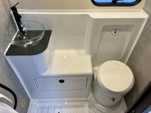 Rimor Kilig 77 Plus 5 Berth Low Profile Motorhome r25804-03-09-2025 (2)