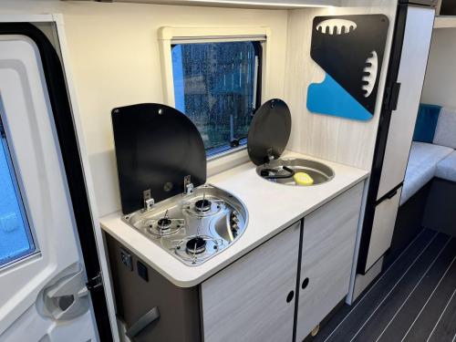 Rimor Kilig 77 Plus 5 Berth Low Profile Motorhome r25804-03-09-2025 (3)