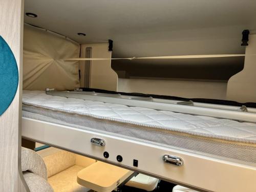 Rimor Kilig 77 Plus 5 Berth Low Profile Motorhome r25804-03-09-2025 (8)