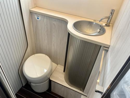 Rimor Kilig 95 Plus 5 Berth Low Profile Motorhome r75931-02-09-2025 (11)