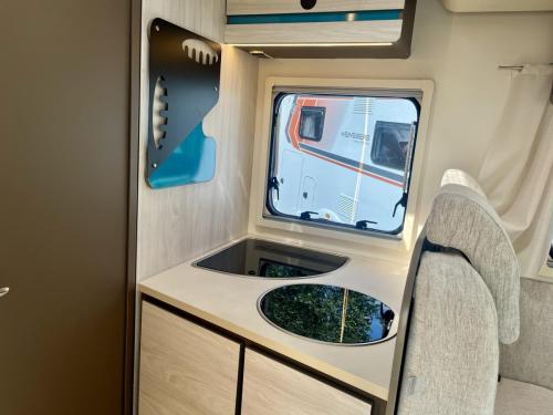 Rimor Kilig 95 Plus 5 Berth Low Profile Motorhome r75931-02-09-2025 (8)