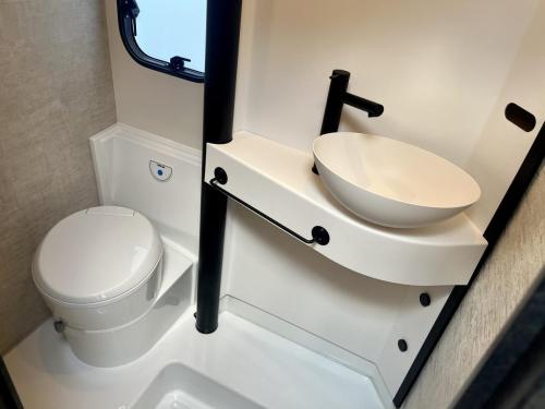 Rimor Sarus 9 6 Berth Coachbuilt Motorhome r65778-02-09-2025 (13)