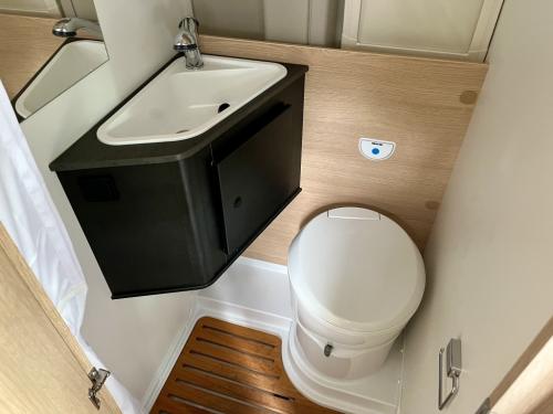 Sunlight Cliff 602 RT 4 Berth Coachbuilt Pop Top Campervan-nx74-cuc-10-05-2026 (3)