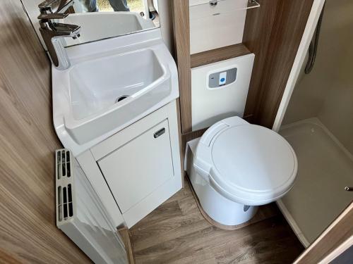 Swift Bolero 612 2 Berth Low Profile Motorhome nx66 dky 01-05-2025 (7)